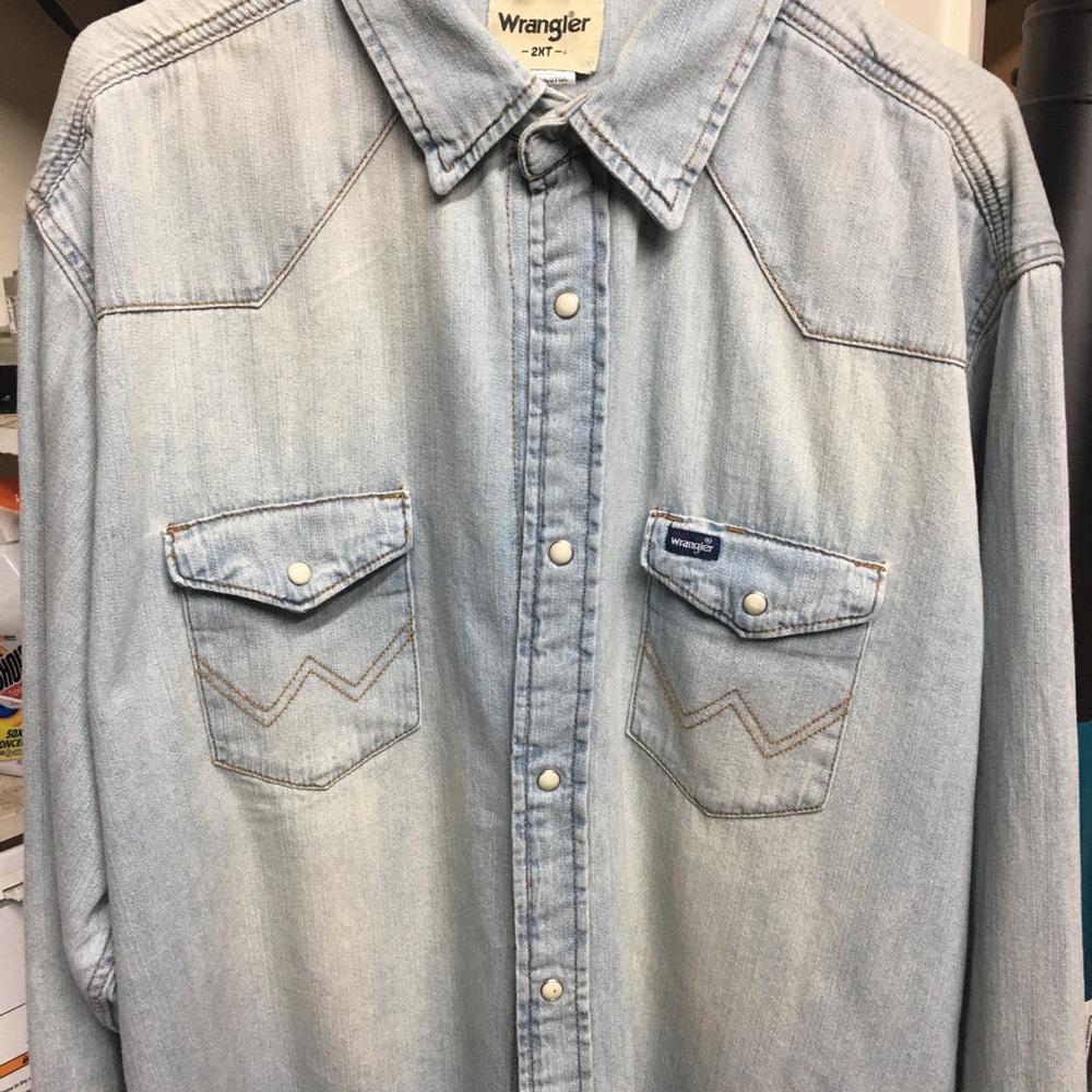 Men’s wrangler 2X large tall, washed finish, medium bleach shirt.
